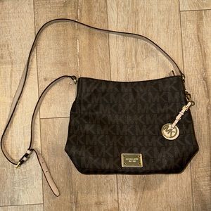Michael Kors Jet Set Messenger Bag